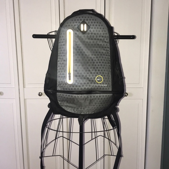nike cheyenne vapor running backpack